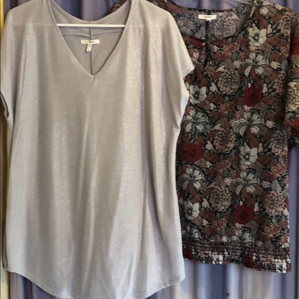 2 super-cute Maurice’s ss tops size 0(xxl)